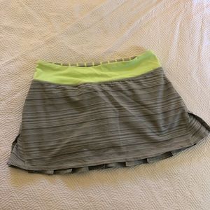 Lululemon Tennis Skirt Grey w Green waistband sz 6